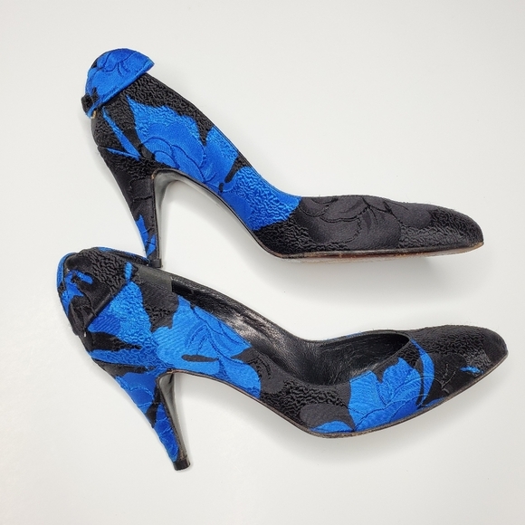 Stuart Weitzman || Blue & Black Floral Heels w Bow - Picture 5 of 11
